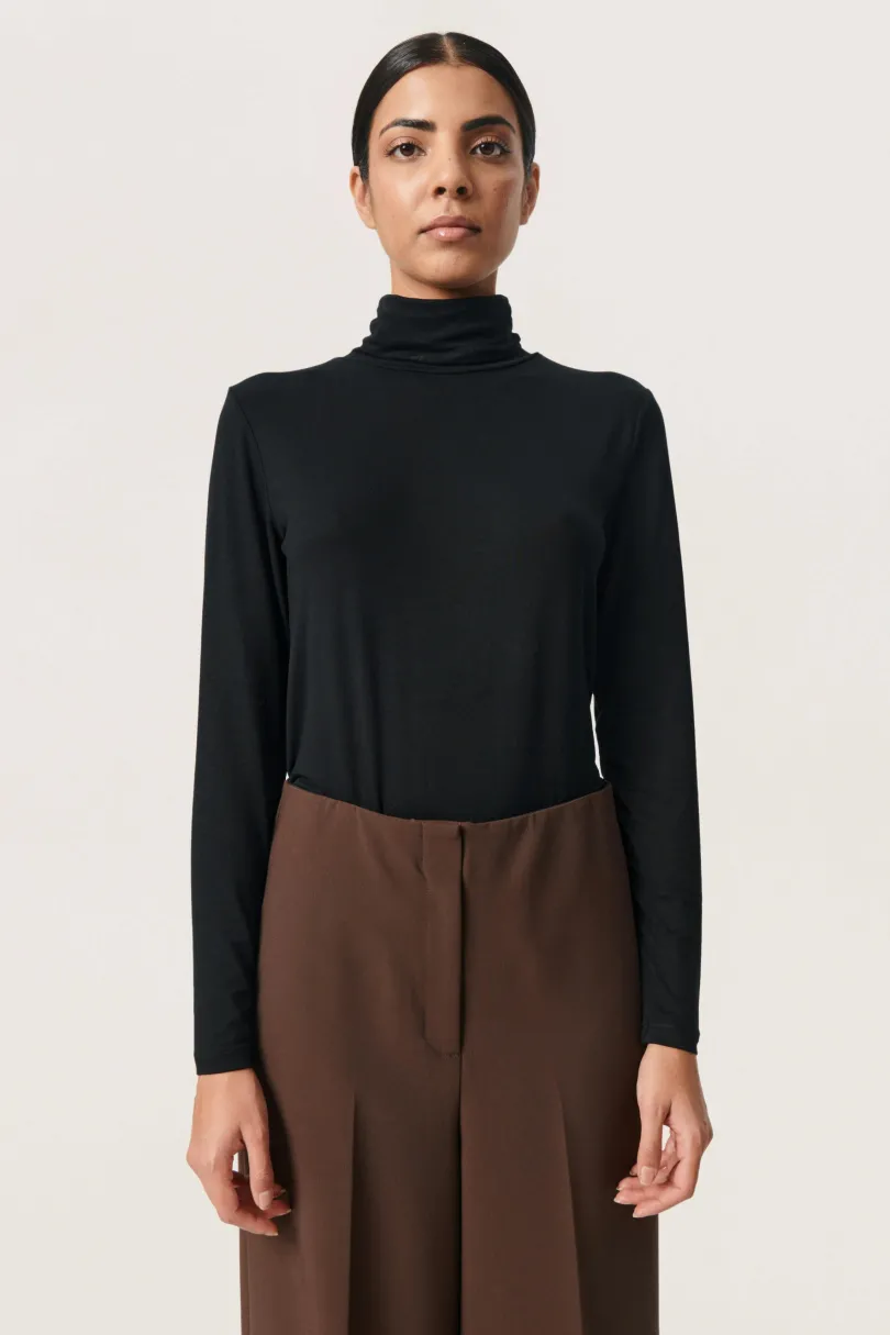 Hot Soaked in Luxury SLHanadi T-shirt