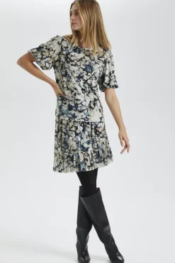 New Soaked in Luxury SLIla T-shirt