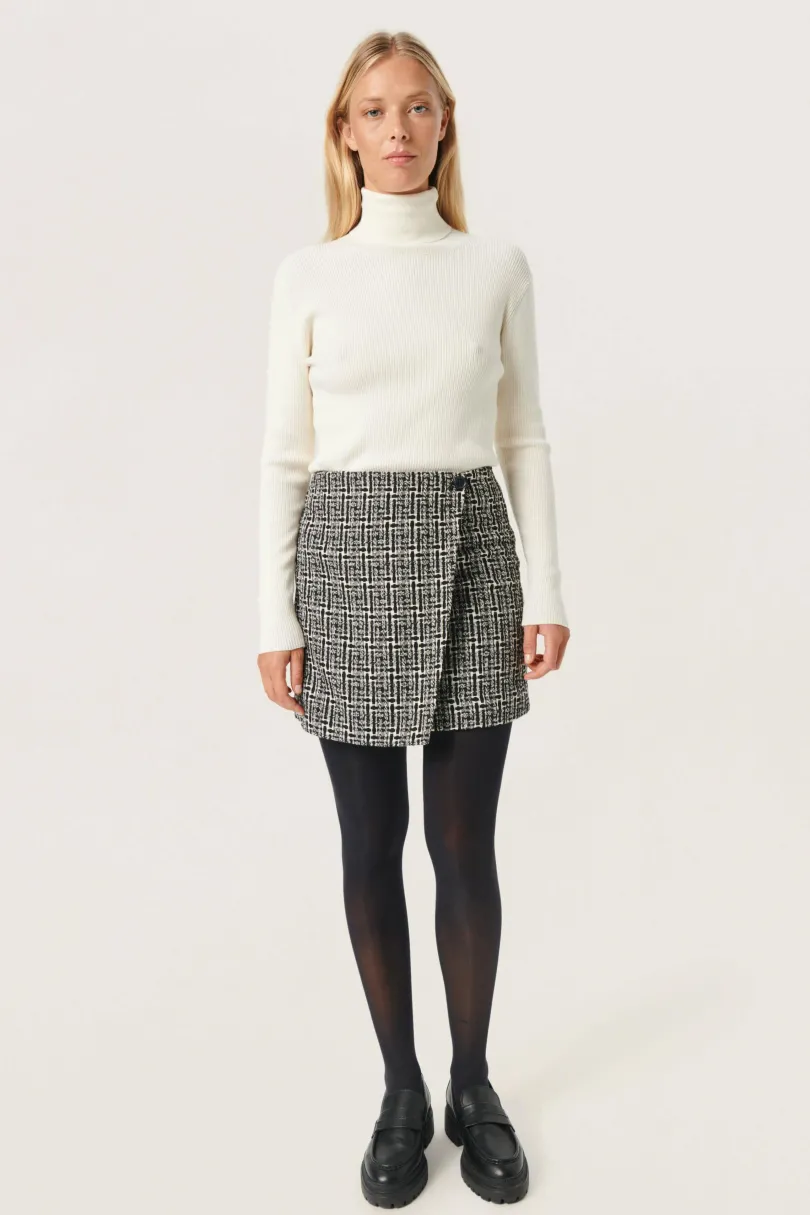 New Soaked in Luxury SLSpina Pullover