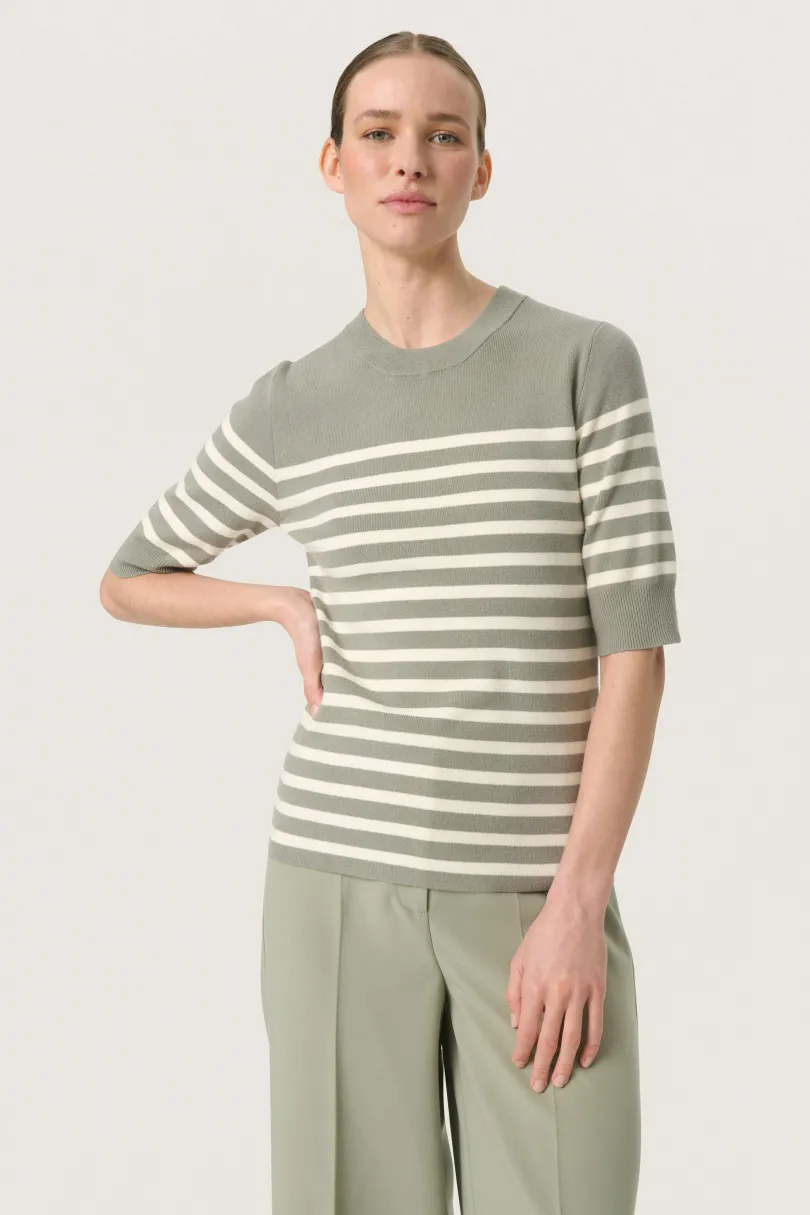 New Soaked in Luxury SLSpina Pullover